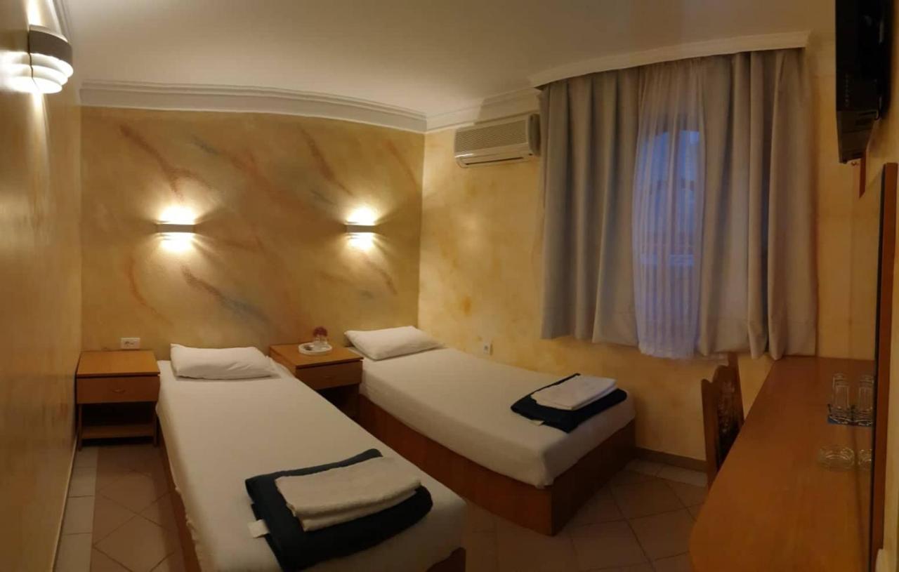 Estrada Lux Hotel Belgrad Exterior foto