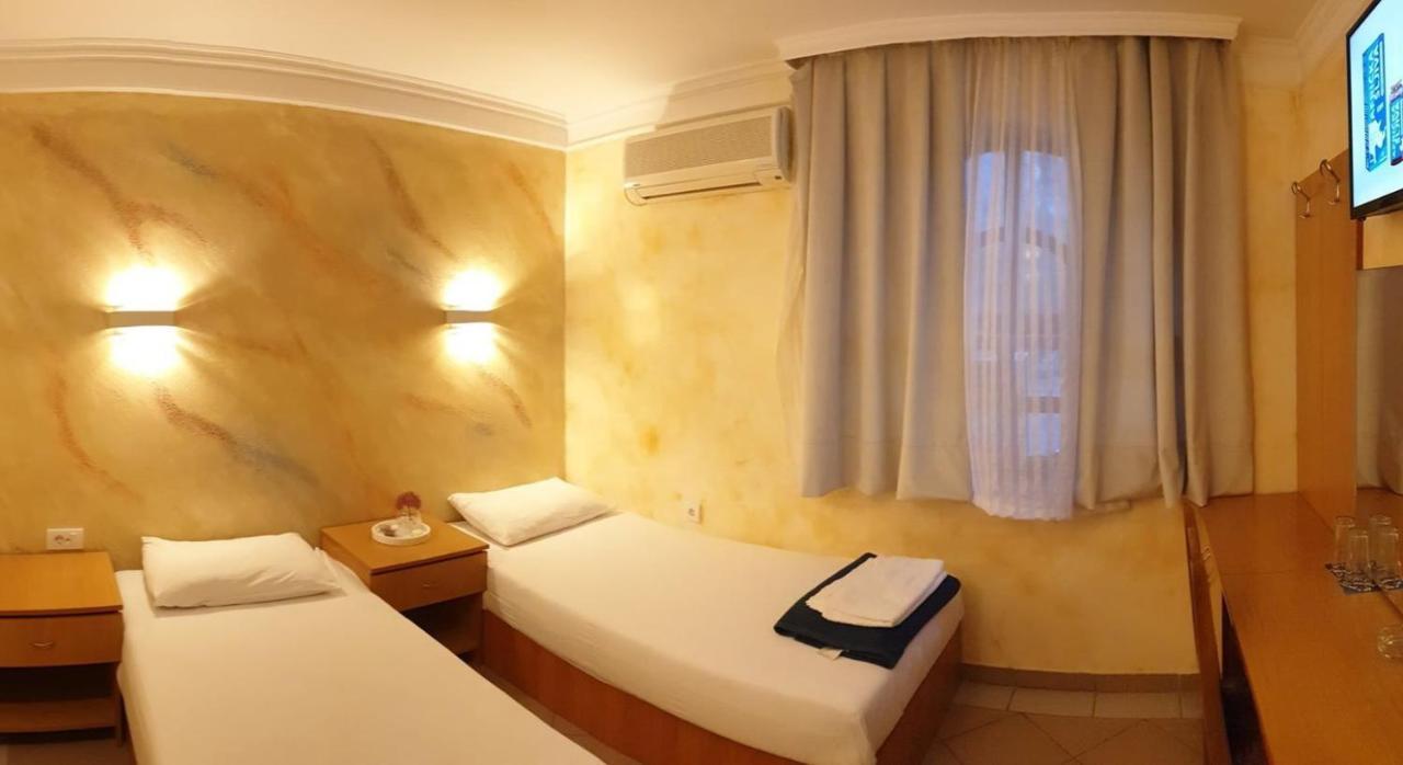 Estrada Lux Hotel Belgrad Exterior foto